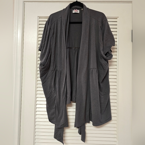Avenue Sweaters - Avenue - (Plus-Size) Grey Open Flowy Short-Sleeve Cardigan Sweater